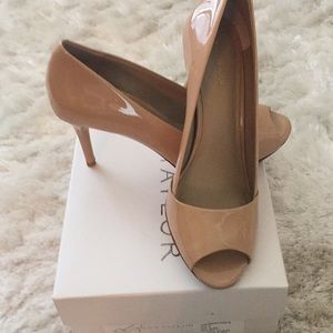 Ann Taylor Evie Patent Pump taupe color with box